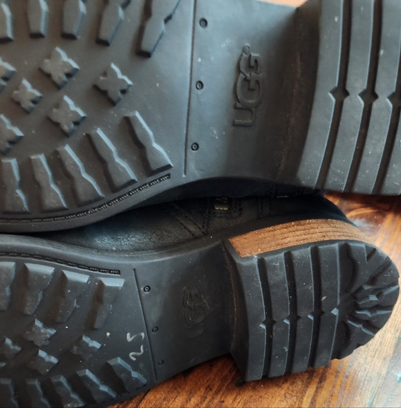 UGG Black and Dark Gray Blayre 11 Winter Boots Size 8.5 - Picture 9 of 9